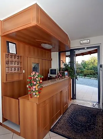 Bb Orchidea فندق مبيت وإفطار ستريزا